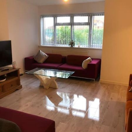 Lovely 3 Bedroom Entire Home With Street Parking - Close To Nec, Bhx Airport - Sleeps 6 Guests Ideal For Contractors & Families Birmingham Zewnętrze zdjęcie