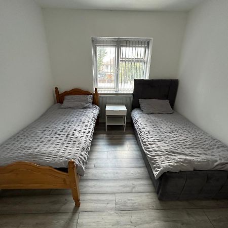 Lovely 3 Bedroom Entire Home With Street Parking - Close To Nec, Bhx Airport - Sleeps 6 Guests Ideal For Contractors & Families Birmingham Zewnętrze zdjęcie