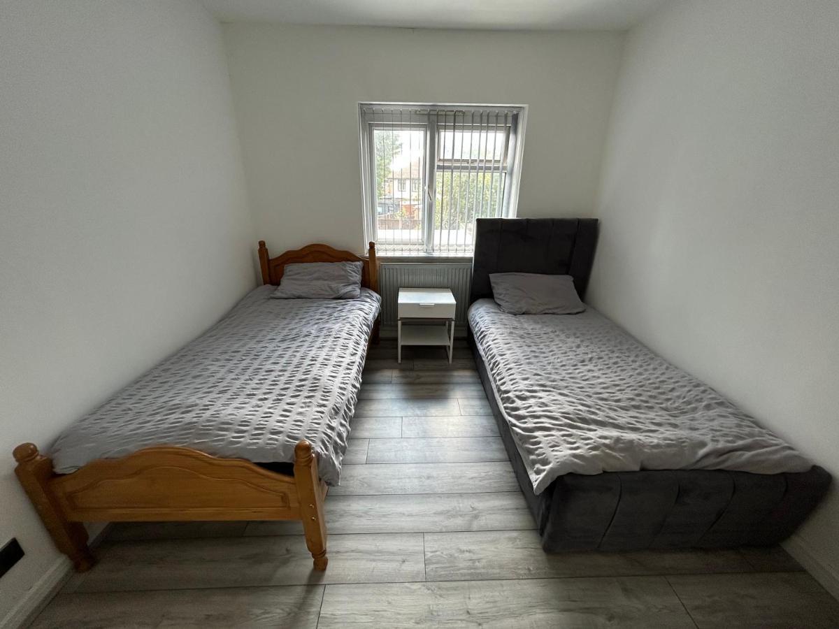 Lovely 3 Bedroom Entire Home With Street Parking - Close To Nec, Bhx Airport - Sleeps 6 Guests Ideal For Contractors & Families Birmingham Zewnętrze zdjęcie