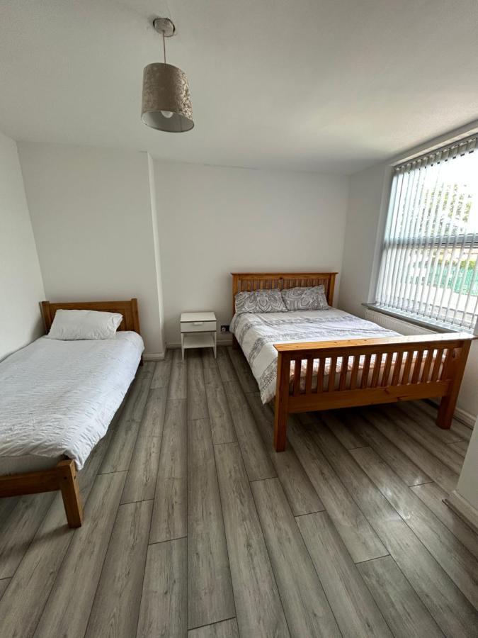 Lovely 3 Bedroom Entire Home With Street Parking - Close To Nec, Bhx Airport - Sleeps 6 Guests Ideal For Contractors & Families Birmingham Zewnętrze zdjęcie